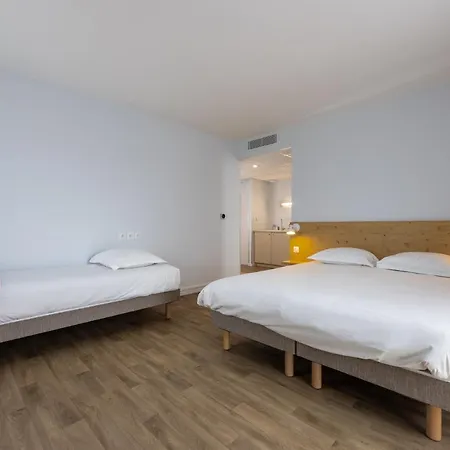 Hotel The Originals City, Le Relais Des Deux Mers, Sud 3*